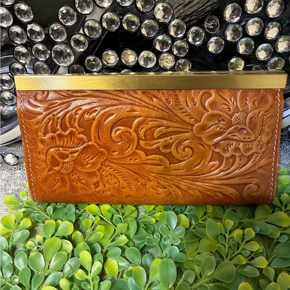 Patricia Nash Tan Frame Wallet - Picture 3 of 8